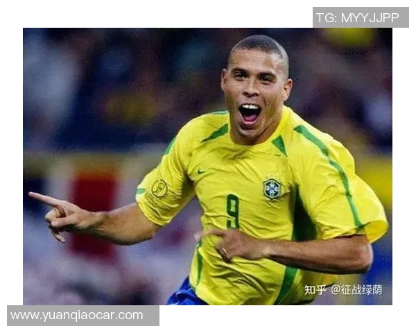 足球巨星生活照对比：从豪华别墅到家庭时光展现不同面貌