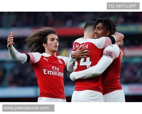 足球球星与小男孩的心灵碰撞共同追逐梦想的感人故事