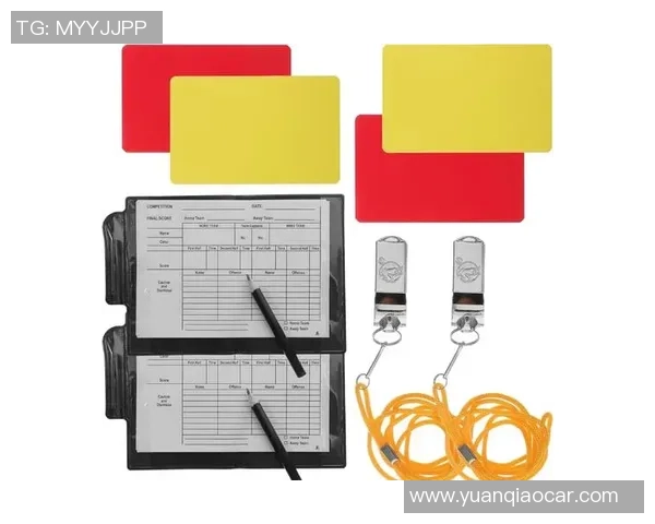 足球球星出门必备物品揭秘 助力赛场表现的秘密装备大公开